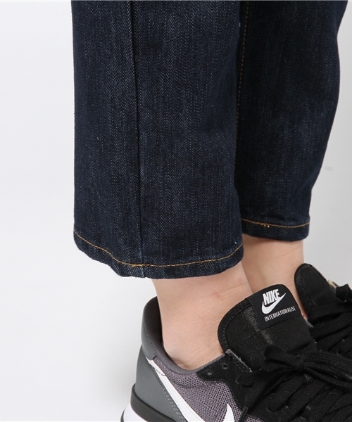 N.(N. Natural Beauty Basic)(エヌエヌナチュラルビューティーベーシック)の「テーパードデニム(デニムパンツ・レディース・ホワイト/ネイビー/ブルー・MEDIUM/SMALL)」の10枚目の写真