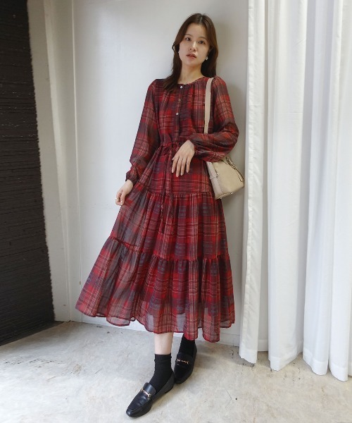 CORNERS(コーナーズ)の「チェックシフォンティアードワンピース(ワンピース・レディース・レッド/グリーン・M)」の2枚目の写真