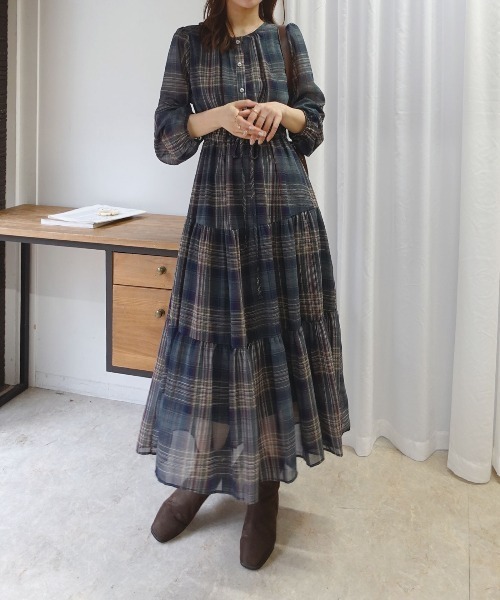 CORNERS(コーナーズ)の「チェックシフォンティアードワンピース(ワンピース・レディース・レッド/グリーン・M)」の3枚目の写真
