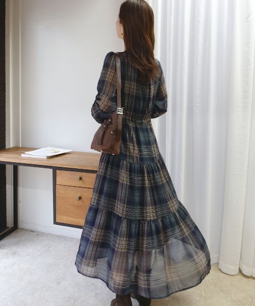 CORNERS(コーナーズ)の「チェックシフォンティアードワンピース(ワンピース・レディース・レッド/グリーン・M)」の5枚目の写真