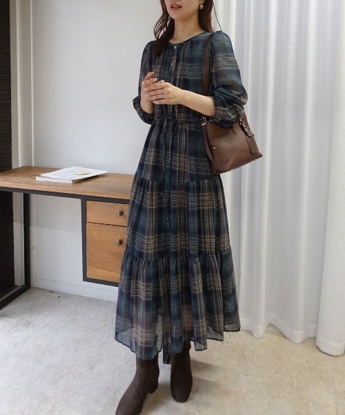 CORNERS(コーナーズ)の「チェックシフォンティアードワンピース(ワンピース・レディース・レッド/グリーン・M)」の9枚目の写真