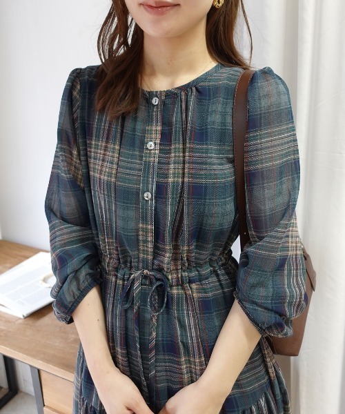 CORNERS(コーナーズ)の「チェックシフォンティアードワンピース(ワンピース・レディース・レッド/グリーン・M)」の14枚目の写真