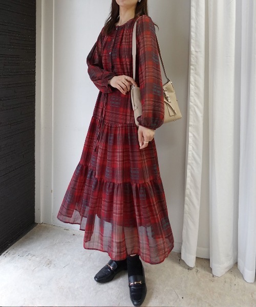CORNERS(コーナーズ)の「チェックシフォンティアードワンピース(ワンピース・レディース・レッド/グリーン・M)」の6枚目の写真