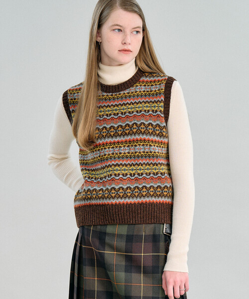 Morris & Sons(モリスアンドサンズ)の「MORRIS & SONS | フェアアイル クルーネックベスト WOMEN(ベスト・レディース・ブルー系その他/ブラウン系その他・F)」の15枚目の写真