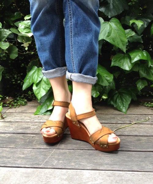 Another Edition（アナザーエディション）の「AE CROSS ST SNDL100（サンダル・レディース・ブラウン/ダークブラウン・SMALL/MEDIUM/LARGE）」の2枚目の写真