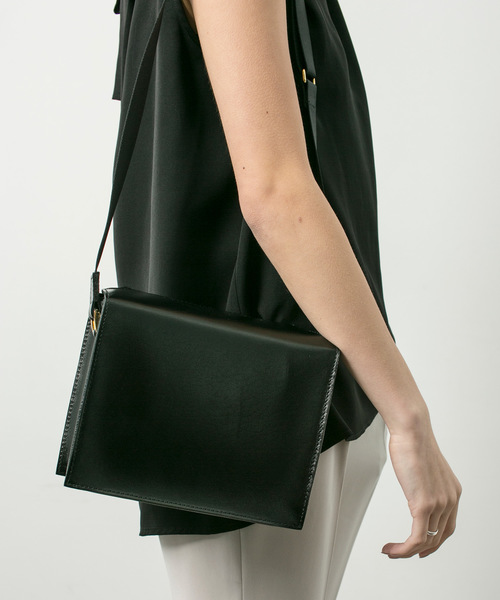 STUDIOUS(ステュディオス)の「【STUDIOUS】レザーミニショルダーバッグ(ショルダーバッグ・レディース・ブラック/ブラウン・FREE)」の9枚目の写真