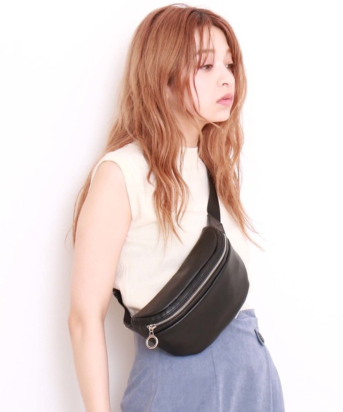 FREE'S MART（フリーズマート）の「フェイクファーボディバック（ボディバッグ/ウエストポーチ・レディース・ブラック/ベージュ/ブルー・ﾌﾘ-）」の18枚目の写真