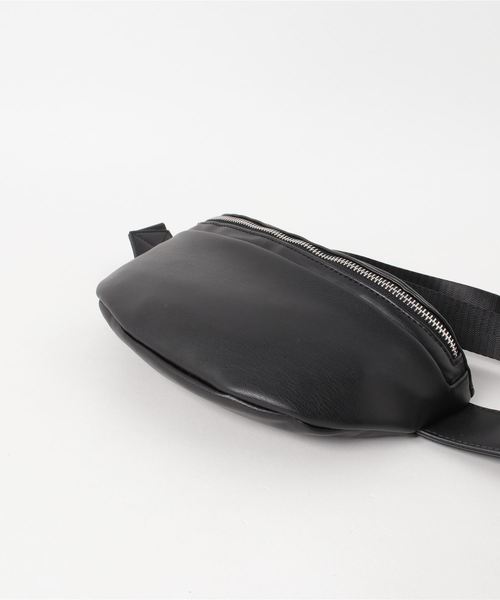 FREE'S MART（フリーズマート）の「フェイクファーボディバック（ボディバッグ/ウエストポーチ・レディース・ブラック/ベージュ/ブルー・ﾌﾘ-）」の5枚目の写真