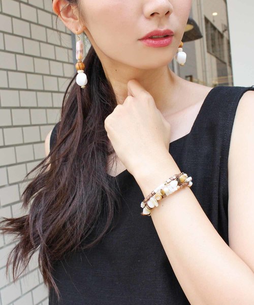 MODE ROBE（モードローブ）の「3連ストーンビーズブレスレット（ブレスレット・レディース・ブラウン/ミント/ネイビー/ターコイズブルー/ピンク・FREE）」の2枚目の写真