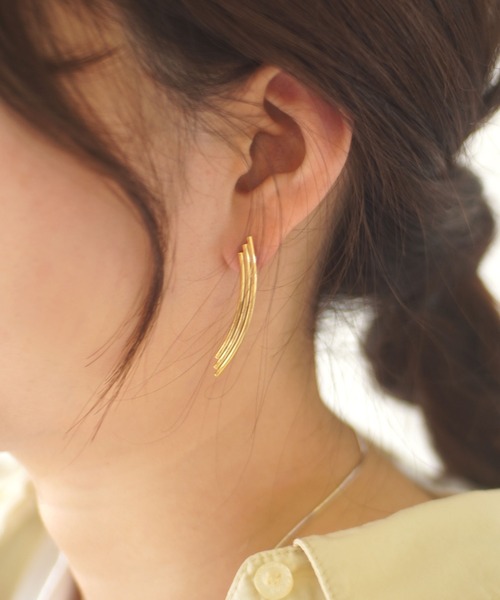 RiNc （リンク）の「【 illegal  wonderland 】 3カーブ ピアス（ピアス（両耳用）・レディース・ゴールド・FREE）」の3枚目の写真