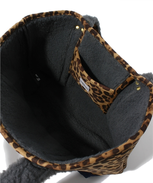 Khaju（カージュ）の「casselini:フェイクムートンバッグ（トートバッグ・レディース・キャメル/ブラウン・ONE SIZE）」の7枚目の写真