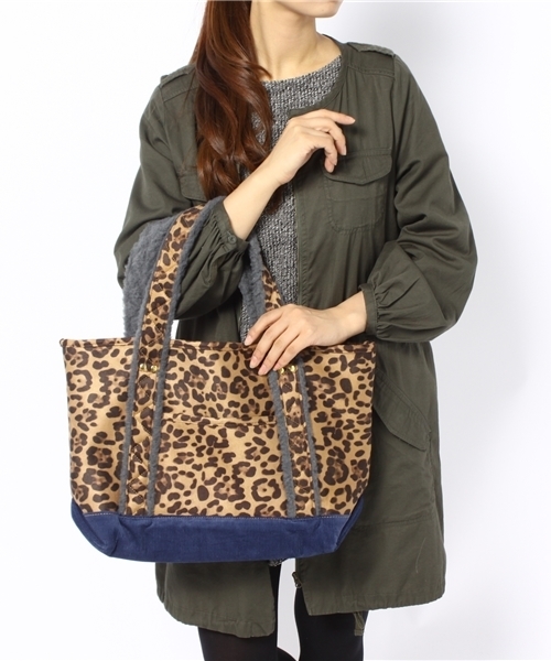 Khaju（カージュ）の「casselini:フェイクムートンバッグ（トートバッグ・レディース・キャメル/ブラウン・ONE SIZE）」の9枚目の写真