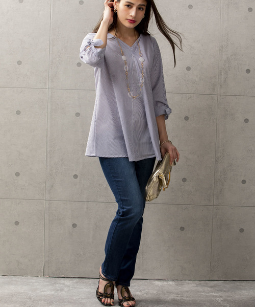 BELLUNA（ベルーナ）の「袖リボン使いＶネックストライプブラウス（シャツ/ブラウス・レディース・ネイビー/ブルー・MEDIUM/LARGE/X-LARGE）」の6枚目の写真
