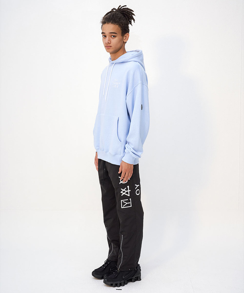 OY（オーワイ）の「トリプルロゴフーディ/プルオーバーパーカー