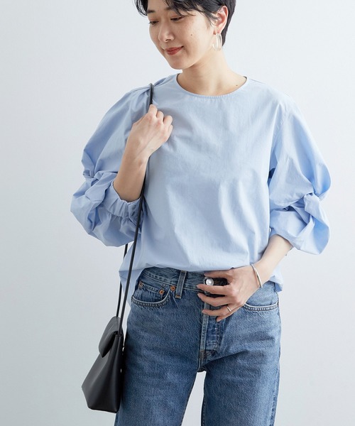 ADAM ET ROPE'（アダムエロペ）の「バックベルト袖ボリュームブラウス（シャツ/ブラウス・レディース・ホワイト/ブルー系その他4・FREE）」の2枚目の写真