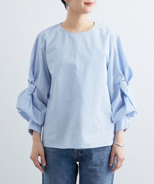 ADAM ET ROPE'（アダムエロペ）の「バックベルト袖ボリュームブラウス（シャツ/ブラウス・レディース・ホワイト/ブルー系その他4・FREE）」の3枚目の写真