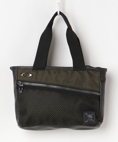 OAKLEY（オークリー）の「オークリー SKULL SMALL TOTE 14.0（ボディバッグ/ウエストポーチ・メンズ・ブラック/ホワイト・ONE SIZE）」の2枚目の写真