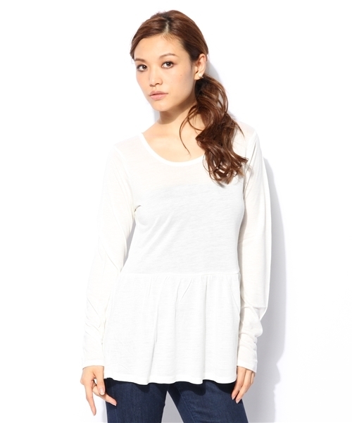 AZUL by moussy（アズールバイマウジー）の「AR天竺ペプラム長袖PO（Tシャツ/カットソー・レディース・ブラック/グレー/オフホワイト/ブラック系その他・SMALL/MEDIUM）」の2枚目の写真