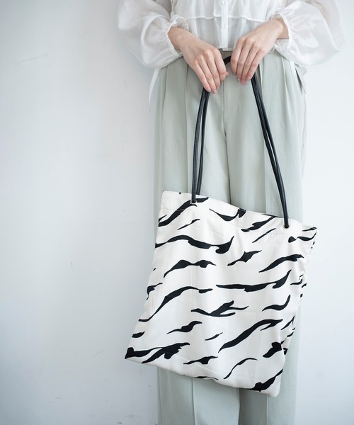 FREE'S MART（フリーズマート）の「イージーバッグ（トートバッグ・レディース・ホワイト系その他/ブラック系その他・ﾌﾘ-）」の2枚目の写真