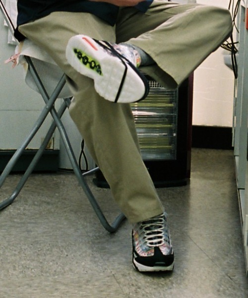 NIKE（ナイキ）の「NIKE AIR MAX 95 SE - DD5482-902（スニーカー・メンズ・ブラック・23.5cm/24.5cm/25.5cm/26.5cm/27.5cm/28.5cm/23.0cm/24.0cm/25.0cm/26.0cm/27.0cm/28.0cm/29.0cm）」の15枚目の写真