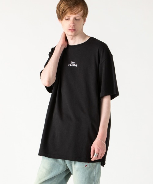 rehacer（レアセル）の「rehacer : Just Chilling on Wide Body / ジャストチリング オン ワイドボディー（Tシャツ/カットソー・メンズ・ホワイト/ブラック・MEDIUM/SMALL/LARGE/X-LARGE）」の3枚目の写真