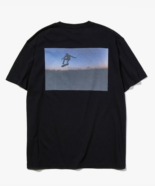 rehacer（レアセル）の「rehacer : Just Chilling on Wide Body / ジャストチリング オン ワイドボディー（Tシャツ/カットソー・メンズ・ホワイト/ブラック・MEDIUM/SMALL/LARGE/X-LARGE）」の11枚目の写真