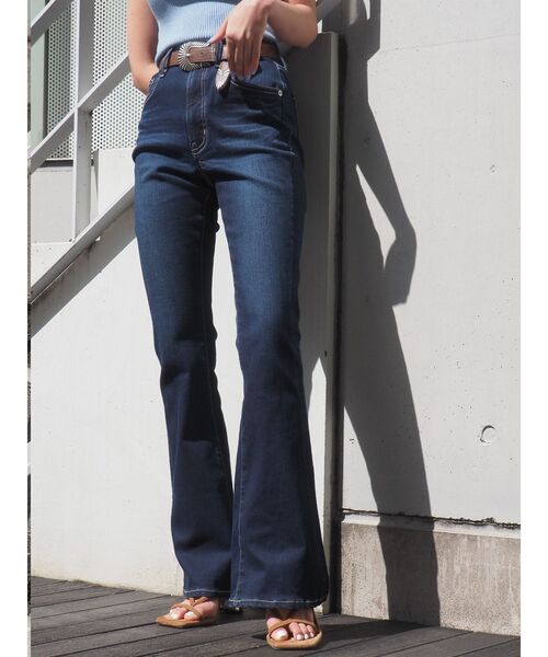 EVRIS（エヴリス）の「フレアデニムパンツ（デニムパンツ・レディース・ブラック/インディゴブルー・SMALL/MEDIUM）」の4枚目の写真