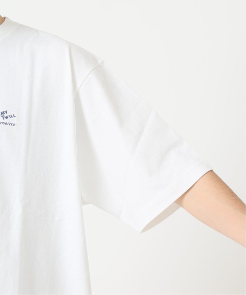ARMY TWILL（アーミーツイル）の「【ARMY TWILL×JS/アーミーツイル】別注 バックプリント ロゴTシャツ（Tシャツ/カットソー・メンズ・ホワイト/グレー・MEDIUM/LARGE）」の8枚目の写真