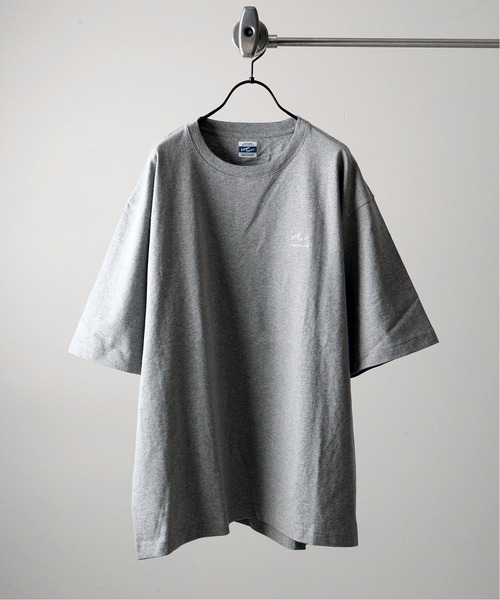 ARMY TWILL（アーミーツイル）の「【ARMY TWILL×JS/アーミーツイル】別注 バックプリント ロゴTシャツ（Tシャツ/カットソー・メンズ・ホワイト/グレー・MEDIUM/LARGE）」の12枚目の写真