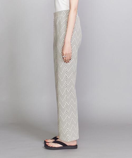 BEAUTY&YOUTH UNITED ARROWS（ビューティーアンドユースユナイテッドアローズ）の「BY ジャカードセミフレアパンツ -ウォッシャブル-（その他パンツ・レディース・ベージュ/オフホワイト・SMALL/MEDIUM）」の4枚目の写真