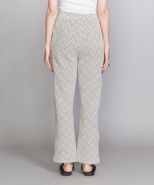 BEAUTY&YOUTH UNITED ARROWS（ビューティーアンドユースユナイテッドアローズ）の「BY ジャカードセミフレアパンツ -ウォッシャブル-（その他パンツ・レディース・ベージュ/オフホワイト・SMALL/MEDIUM）」の5枚目の写真