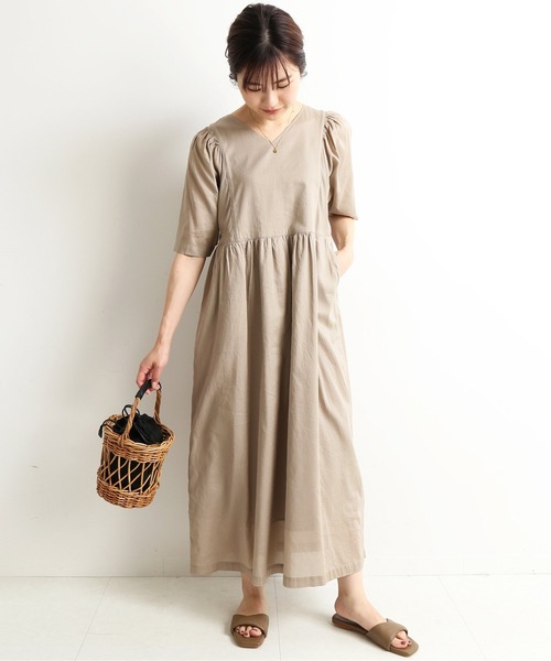 SLOBE IENA（スローブイエナ）の「ギャザースリーブリラックスワンピース【手洗い可能】◆（ワンピース・レディース・ベージュ/ブルー系その他/グレー/レッド・38/36）」の6枚目の写真