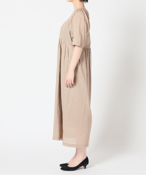 SLOBE IENA（スローブイエナ）の「ギャザースリーブリラックスワンピース【手洗い可能】◆（ワンピース・レディース・ベージュ/ブルー系その他/グレー/レッド・38/36）」の10枚目の写真