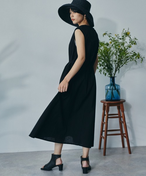 ECRIRE（エクリール）の「ノースリーブフレアOP（ワンピース・レディース・ブラック/ブラウン/オフホワイト・フリー）」の2枚目の写真