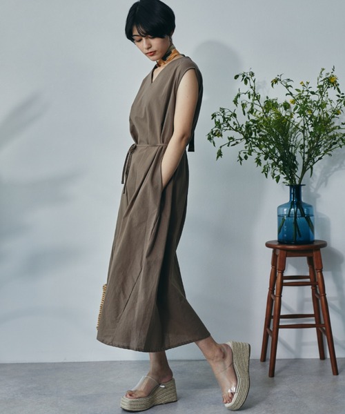 ECRIRE（エクリール）の「ノースリーブフレアOP（ワンピース・レディース・ブラック/ブラウン/オフホワイト・フリー）」の14枚目の写真