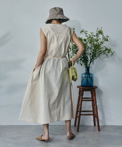 ECRIRE（エクリール）の「ノースリーブフレアOP（ワンピース・レディース・ブラック/ブラウン/オフホワイト・フリー）」の11枚目の写真