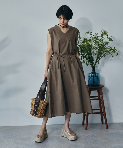 ECRIRE（エクリール）の「ノースリーブフレアOP（ワンピース・レディース・ブラック/ブラウン/オフホワイト・フリー）」の12枚目の写真