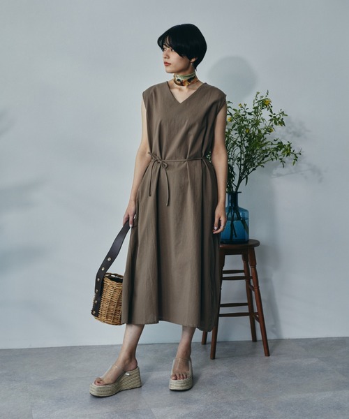 ECRIRE（エクリール）の「ノースリーブフレアOP（ワンピース・レディース・ブラック/ブラウン/オフホワイト・フリー）」の13枚目の写真