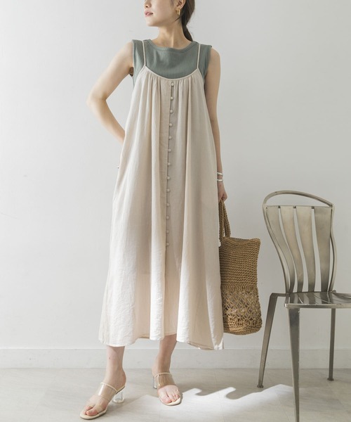 URBAN RESEARCH（アーバンリサーチ）の「楊柳釦デザインキャミソールワンピース（ワンピース・レディース・オレンジ/ブラック/アイボリー・FREE）」の6枚目の写真