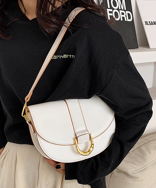 florist（フローリスト）の「【2WAY】バックル付きかまぼこ型ミニショルダーバッグ（ショルダーバッグ・レディース・ホワイト/ブラック/イエロー/グリーン・FREE）」の2枚目の写真