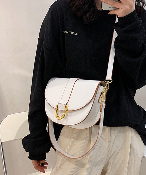 florist（フローリスト）の「【2WAY】バックル付きかまぼこ型ミニショルダーバッグ（ショルダーバッグ・レディース・ホワイト/ブラック/イエロー/グリーン・FREE）」の8枚目の写真