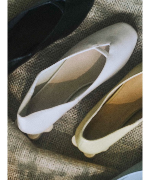 merry jenny（メリージェニー）の「woodフラワーヒールshoes（パンプス・レディース・アイボリー/ブラック/イエロー/ライトブルー・MEDIUM/LARGE）」の4枚目の写真