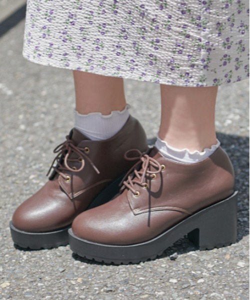 OLIVE des OLIVE（オリーブデオリーブ）の「タンク底レースアップシューズ（ブーツ・レディース・ブラック/ダークブラウン・SMALL/MEDIUM/LARGE）」の2枚目の写真