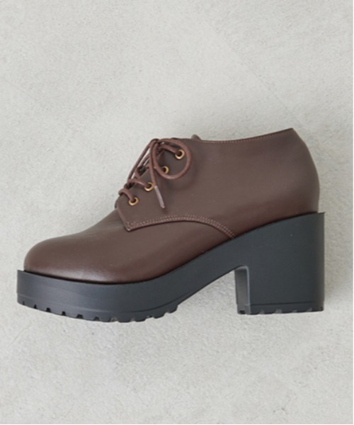 OLIVE des OLIVE（オリーブデオリーブ）の「タンク底レースアップシューズ（ブーツ・レディース・ブラック/ダークブラウン・SMALL/MEDIUM/LARGE）」の4枚目の写真