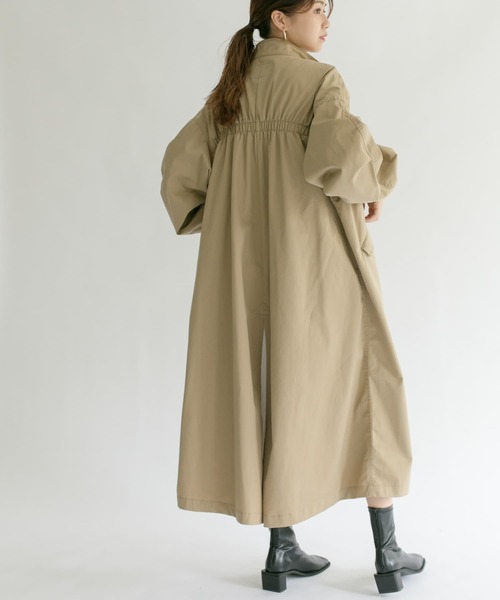 KBF（ケイビーエフ）の「BACKギャザーミリタリーコート（ミリタリージャケット・レディース・ベージュ/カーキ/ブラック・ONE）」の6枚目の写真