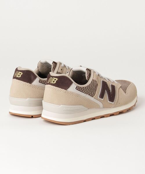 NEW BALANCE（ニューバランス）の「WL996（スニーカー・レディース・ベージュ系/ブラック・22.5cm/24.0cm/24.5cm/22.0cm/23.0cm/23.5cm/25.5cm/25.0cm）」の3枚目の写真