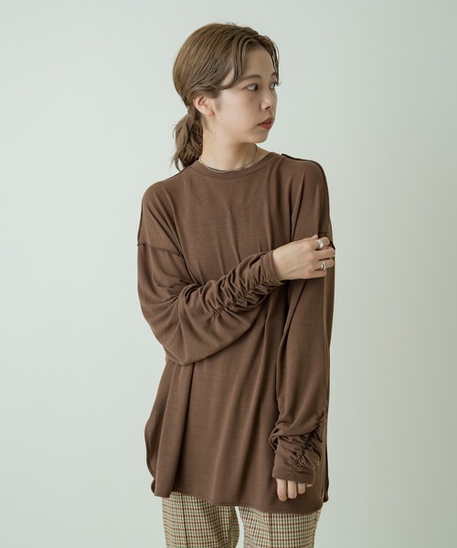 IRENE アイレネ 長袖 Tシャツ シャーリング ロン Tトップス Kastane（カスタネ）の「袖シャーリングシアーロンT（Tシャツ