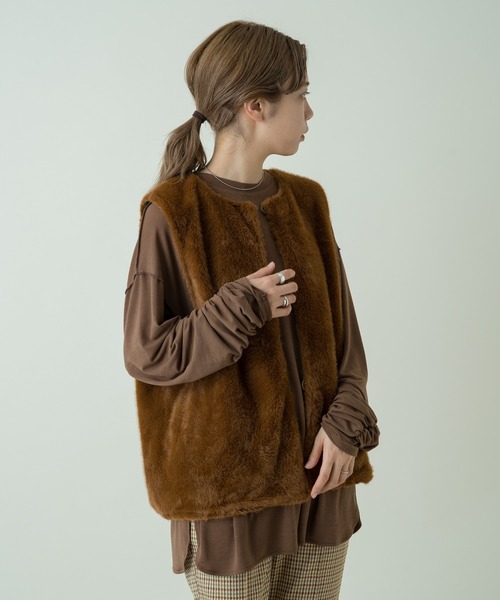 Kastane（カスタネ）の「袖シャーリングシアーロンT（Tシャツ/カットソー・レディース・アイボリー/ブラック/ブラウン・FREE）」の6枚目の写真