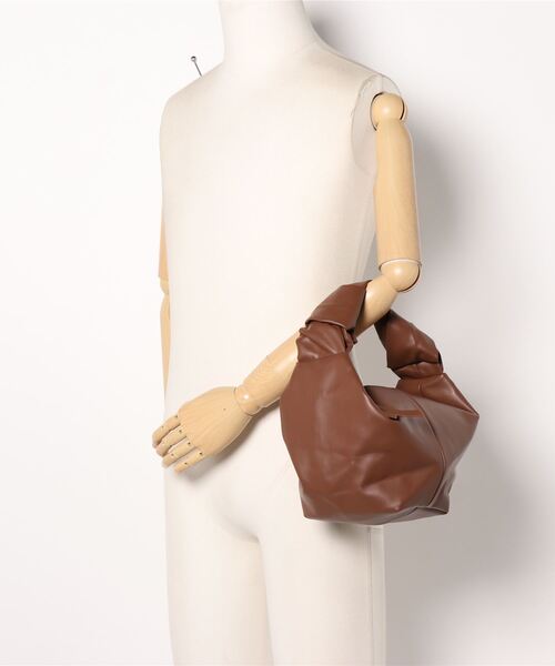 ammy.（エイミードット）の「【 ammy. / エイミードット 】 サイド ツイスト 舟形 バッグ（ハンドバッグ・レディース・ブラック/ブラウン/ホワイト/ベージュ・FREE）」の21枚目の写真