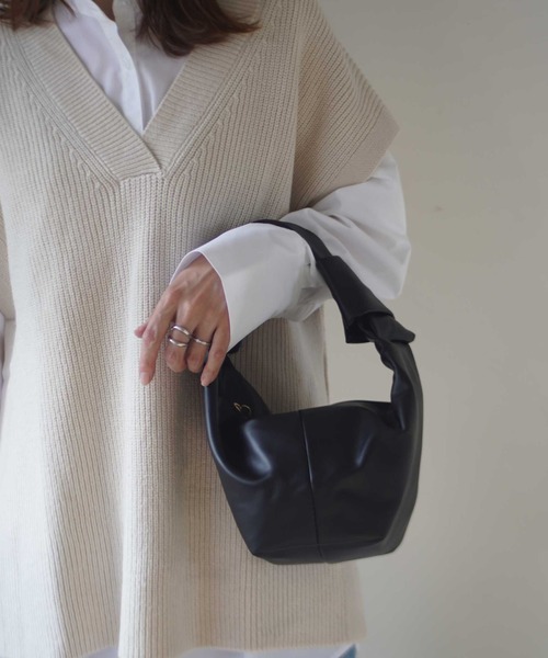 ammy.（エイミードット）の「【 ammy. / エイミードット 】 サイド ツイスト 舟形 バッグ（ハンドバッグ・レディース・ブラック/ブラウン/ホワイト/ベージュ・FREE）」の14枚目の写真
